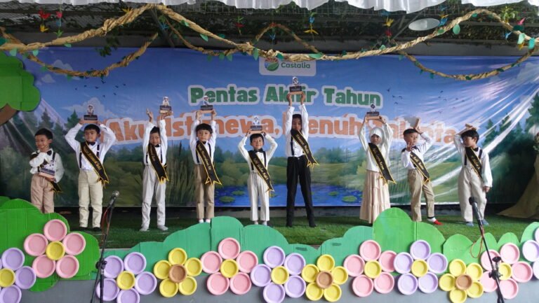 Perpisahan TK B SACA dan Teater Musikal “Popo, Si Bebek Kecil yang Ingin Tahu”